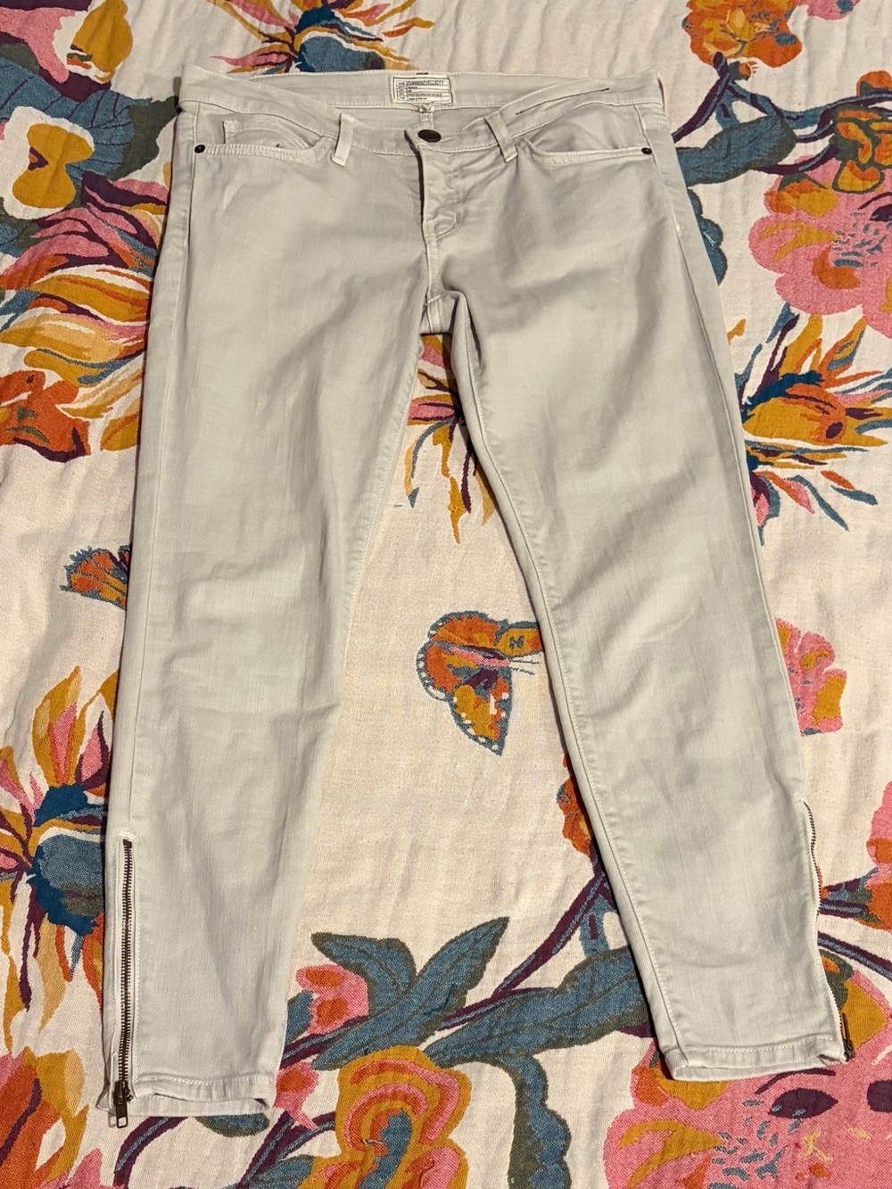 Current/Elliott "The Stiletto" Style Pants in Soft Grey with Zipper Ankle Detail